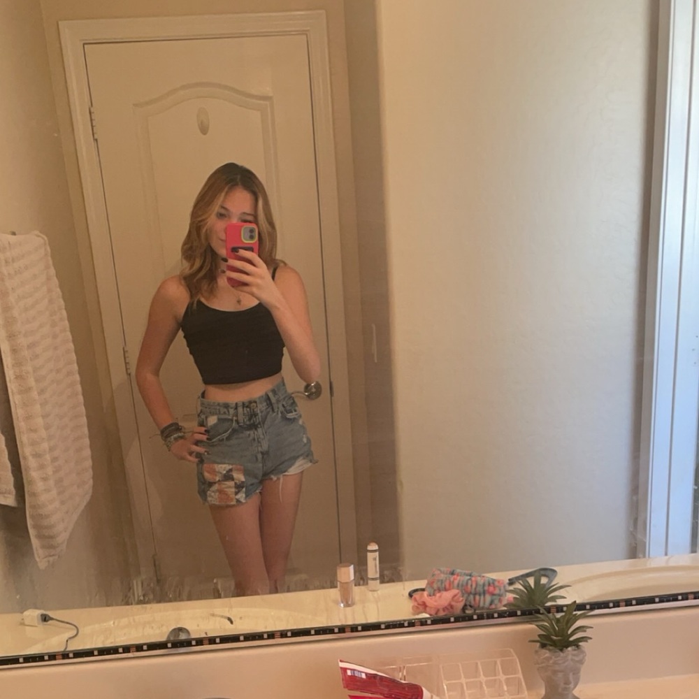 Meet your Posher, Delaney